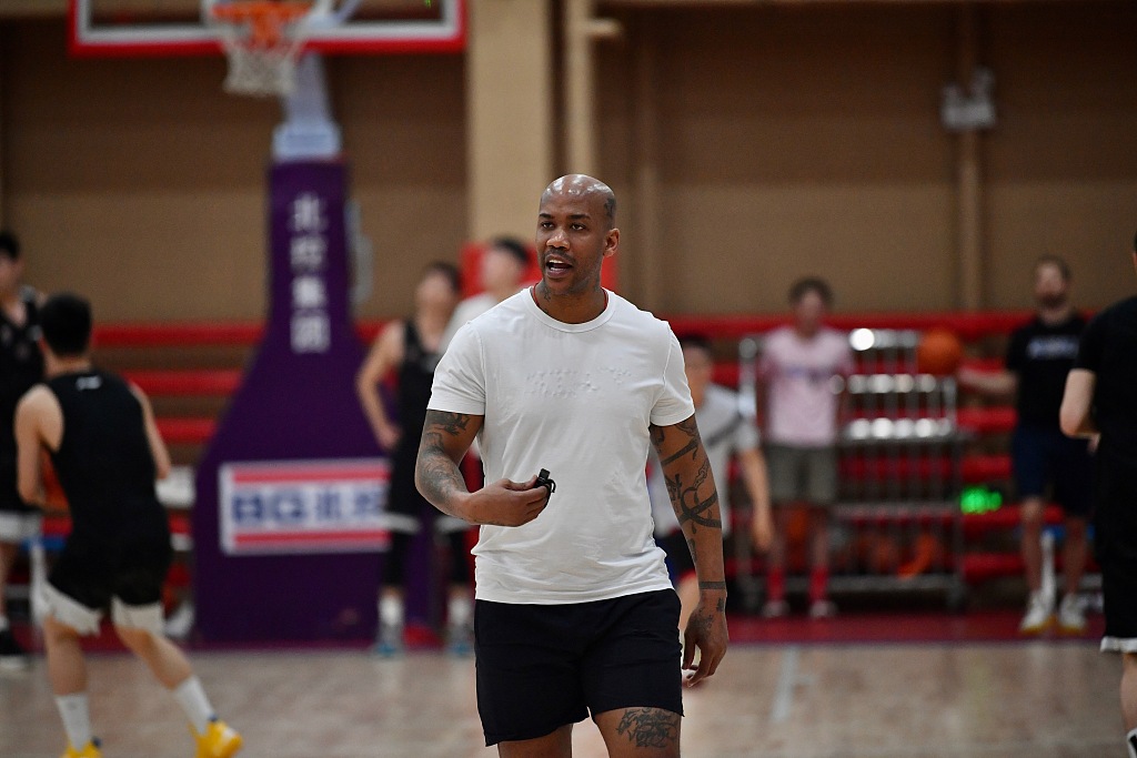阿里扎：马布里当年教我在NBA生存 弗朗西斯还送了我10套LV西装